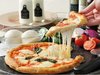 ファーム星野で生産されたチーズをふんだんに使用したピッツァ