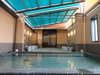 【大浴場・昼】10階の人工温泉大浴場。他のビジネスホテルには珍しい最上階の露天式のお風呂です。