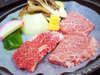 ・夕食一例：仙台牛の陶板焼き。肉の旨味が口いっぱいに広がります