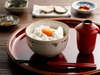 朝食【卵かけご飯セット】こだわりの「米屋」さんが選ぶ米を土鍋で炊き、能登鶏卵は白身をメレンゲ仕上げで