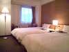 ツインルーム【27㎡】セミダブルベッド2台のお部屋です。当ホテル洋室で1番広いお部屋です。