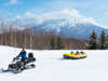 *[ニセコビレッジスキー場／スノーラフティング]川下り用ボートで雪の大地を疾走するスリリングな体験！