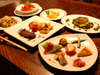 【夕食の一例】オードブル・パスタ・魚料理・サラダ・肉料理・デザート。お箸でも召し上がれます。