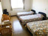 広々使っていただけるトリプルルーム。補助ベッドを入れれば、4名様でのお泊まりも可能です。