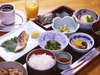【朝食一例】和食のご飯は玄米・白米をお選びいただけます。