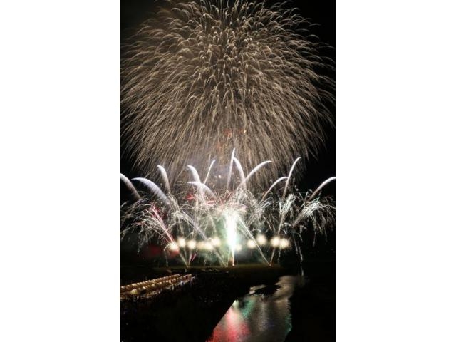 19年8月 全国の花火大会50選 日程や時間をチェック 約4万発の打ち上げも 2 じゃらんnet 19年8月 全国の花火大会50選 日程や時間をチェック 約4万発の打ち上げも 2 じゃらんnet