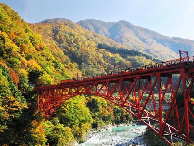 黒部峡谷鉄道 トロッコ電車 と紅葉 アクセス イベント情報 じゃらんnet