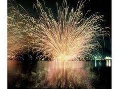 松原湖灯籠流し　花火大会の写真1
