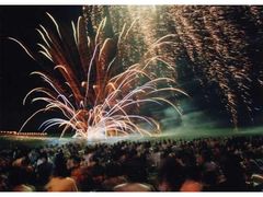 くろべ生地浜海上花火大会の写真1