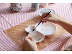 新日本製陶　貼り絵付け体験の写真1