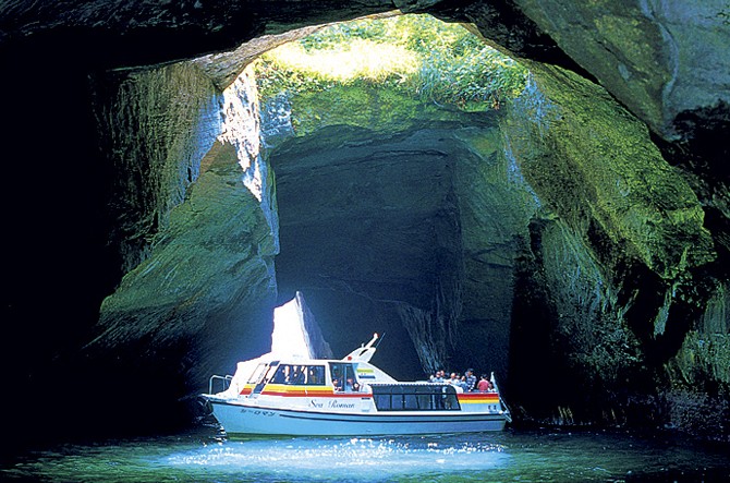 海が洞窟でエメラルドグリーンに輝く 伊豆旅行おすすめプラン じゃらんニュース