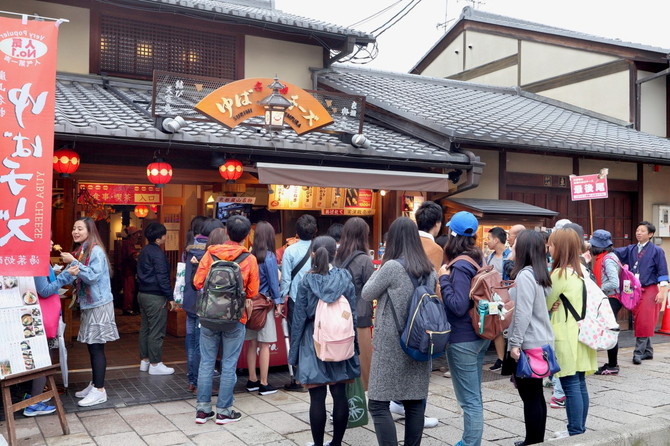 京都の食べ歩きグルメ15選 嵐山 錦市場 祇園など はずさない名物グルメも じゃらんニュース
