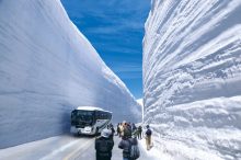 立山黒部アルペンルート「雪の大谷」は圧巻の絶景！行き方やおすすめの服装を紹介＜富山＞