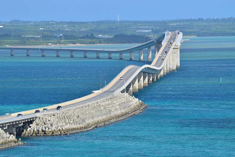 沖縄 ドライブで行きたい絶景橋おすすめ7選 海の上を走って気分爽快 じゃらんレンタカードライブガイド