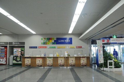 高知空港ターミナルレンタカー受付カウンター